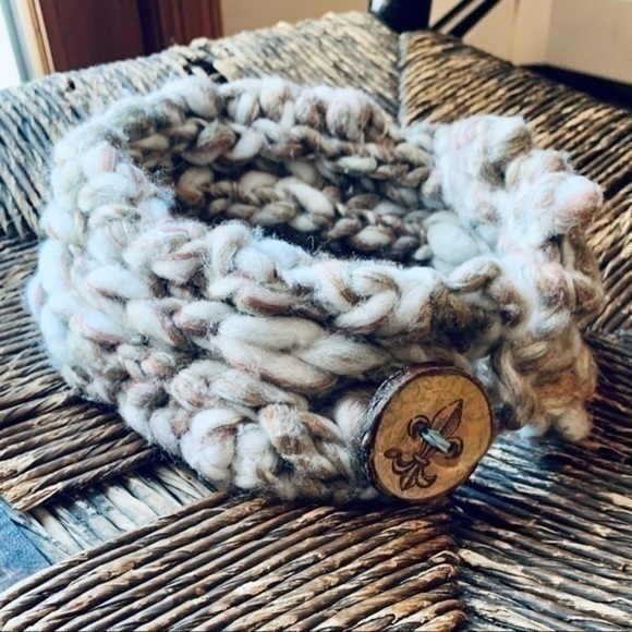 ✨🥶Neutral Hand Knit 🧶 Collar Scarf 🧣 Accessory ✨ - Picture 6 of 10